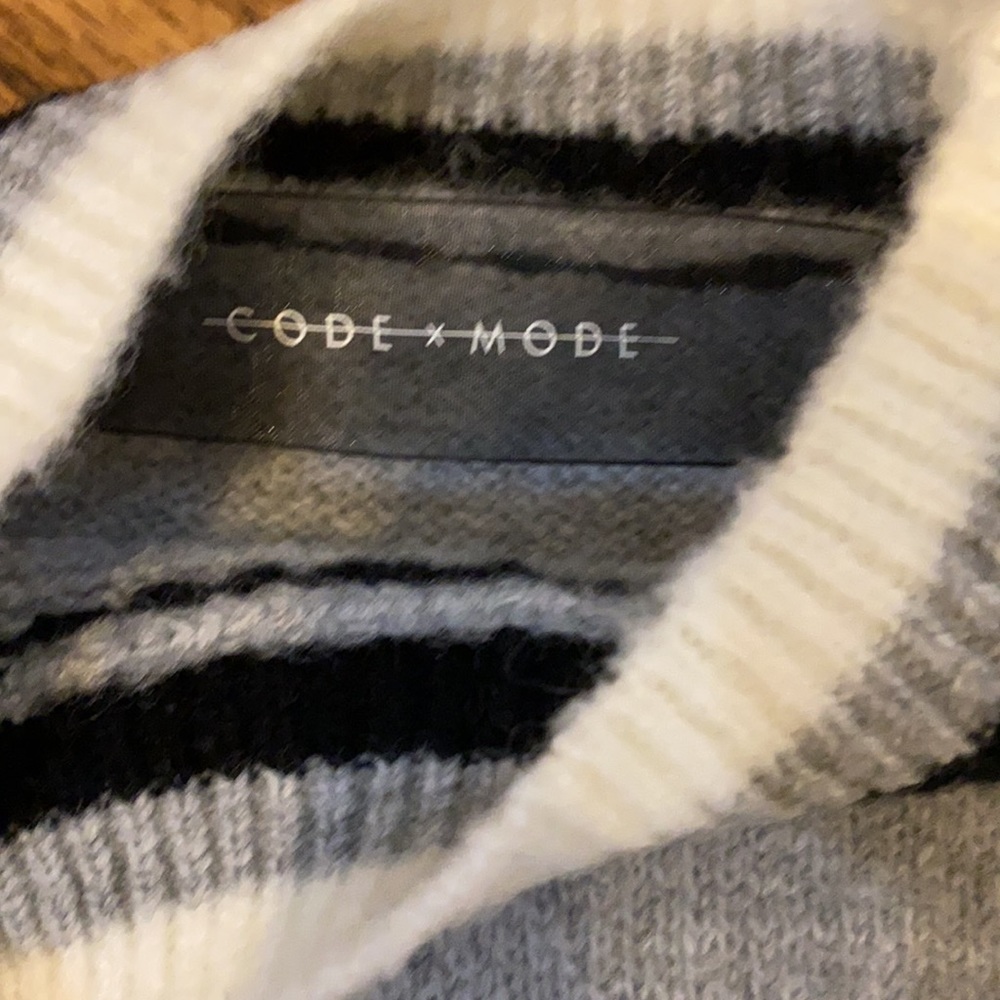Code x Mode Friday Sweater Size XS - Picture 4 of 5